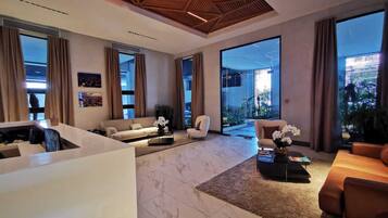 Apartment, 2 Bedrooms, Accessible, Smoking | Living room