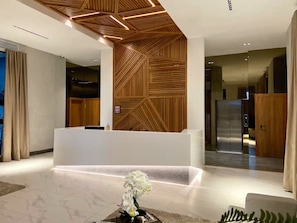 Apartment, 2 Bedrooms, Accessible, Smoking | Lobby