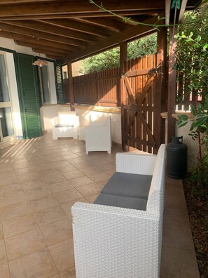 Terrace/patio - Smiles & Sunsets - Mrs Habana (Marsala)