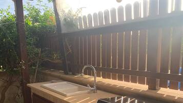 Kylskåp, ugn, spishäll och kaffe- och tebryggare