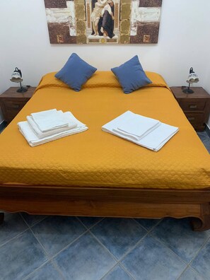 2 bedrooms, bed sheets, wheelchair access - Smiles & Sunsets - Mrs Habana (Marsala)