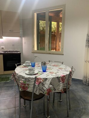 Dining - Smiles & Sunsets - Mrs Habana (Marsala)