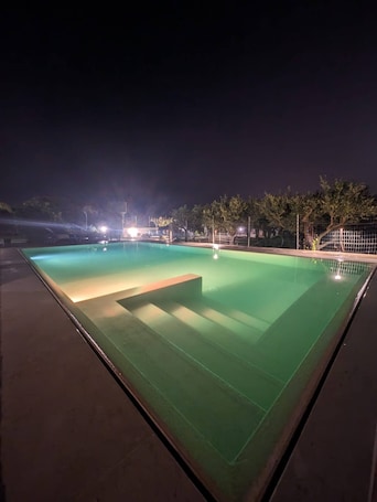 Piscina. Smiles & Sunsets - Marino's Resort