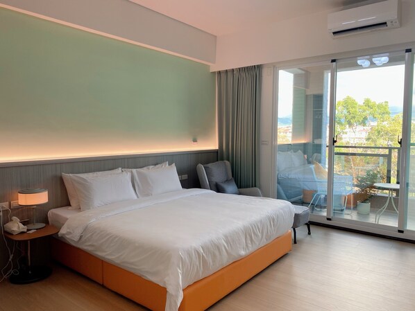 Comfort Room, Balcony, Mountain View