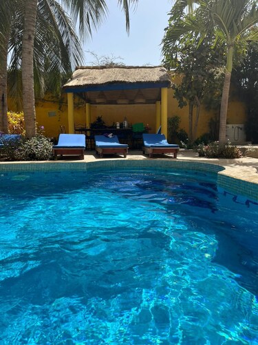 Villa avec piscine face à la mer  Mbour