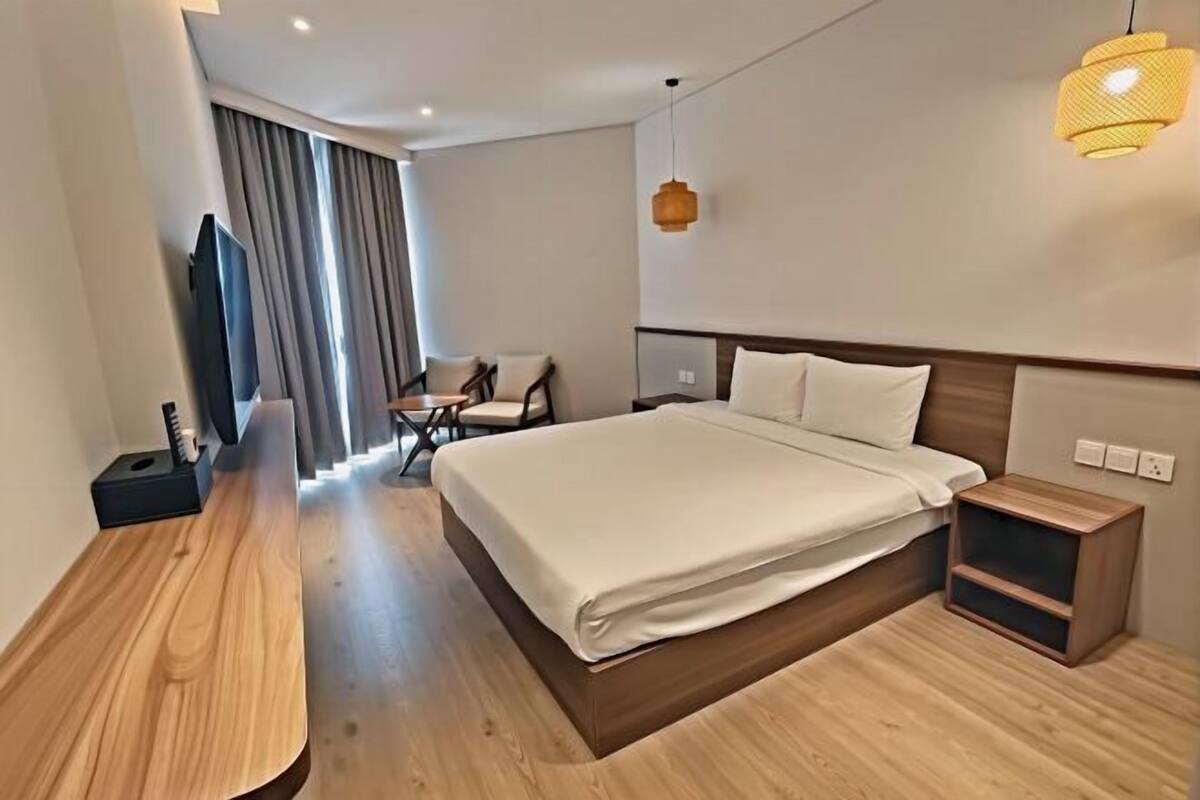 Mini-bar avec articles gratuits, coffres-forts dans les chambres, bureau