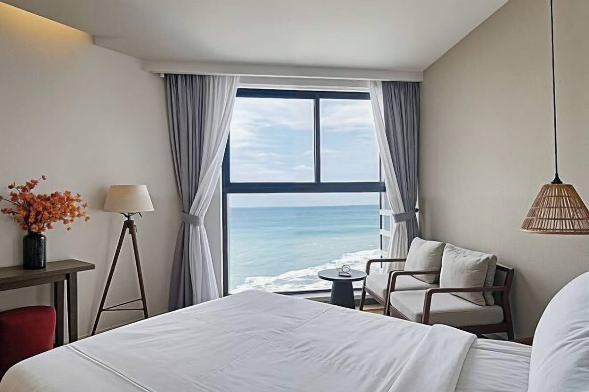 Mini-bar avec articles gratuits, coffres-forts dans les chambres, bureau