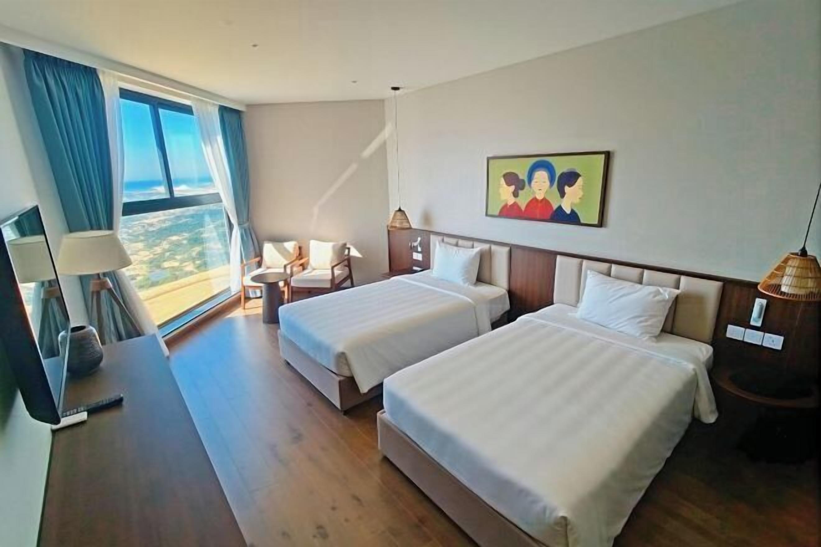 Mini-bar avec articles gratuits, coffres-forts dans les chambres, bureau