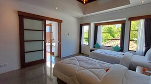 3 bedrooms, in-room safe, iron/ironing board, free WiFi - Villa Isabella (Seminyak)