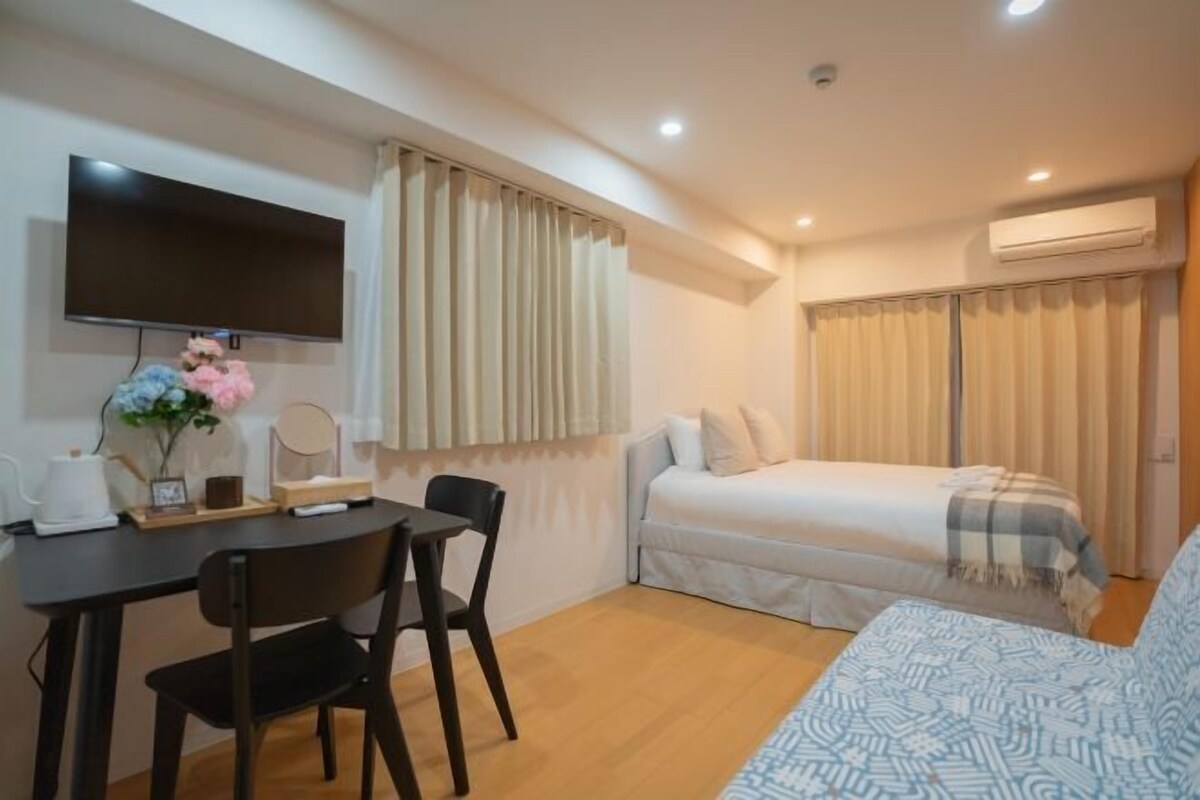 Blackout drapes, soundproofing, WiFi (free), bed sheets