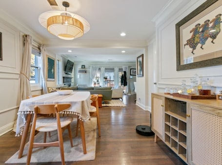 Dining.
Airport Oasis Cottage