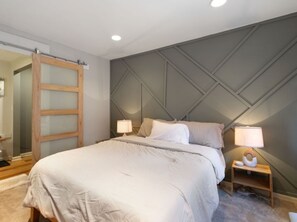 2 bedrooms, iron/ironing board, WiFi, bed sheets