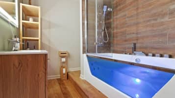 Boblebadekar, hårtørrer, bidet, håndklæder
