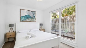 5 bedrooms, iron/ironing board, free WiFi, bed sheets