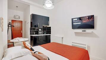 Bureau, fer et planche Ă repasser, Wi-Fi gratuit, draps fournis