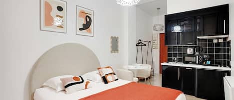 Bureau, fer et planche à repasser, Wi-Fi gratuit, draps fournis