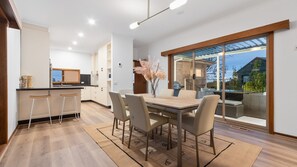 Dining - Martin's Bay View Retreat (Mount Martha)