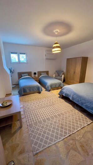 2 bedrooms, travel cot, WiFi, bed sheets