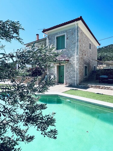 Villa Pasithea: Family-Friendly Seaside Bliss in the Heart of the Peloponnese!