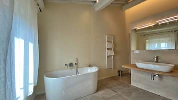 Superior Room, City View | Bathroom