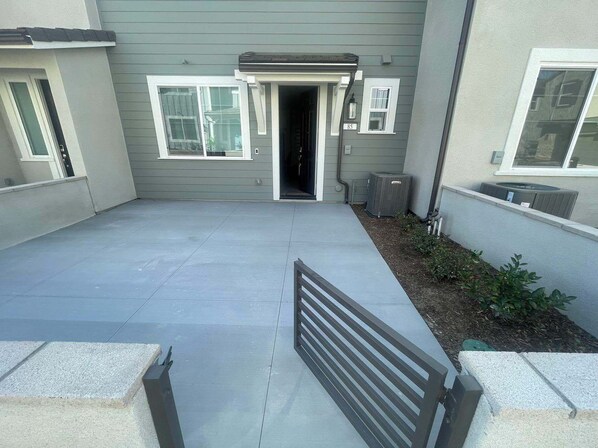 Exterior detail - 3-bedroom house with WiFi and AC in Ontario (Ontario)