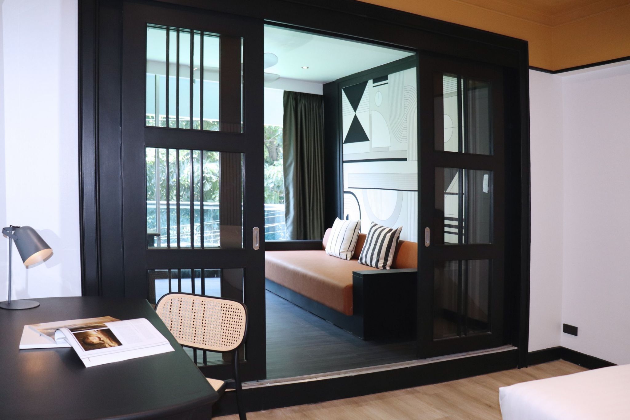 Junior Triple Suite Room | 客廳 | 50 吋智能電視連數碼電視頻道