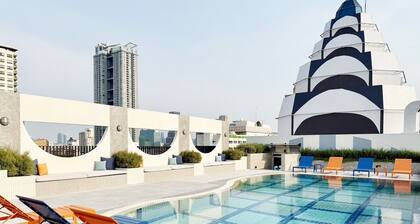 The Quarter Saphan Khwai by UHG