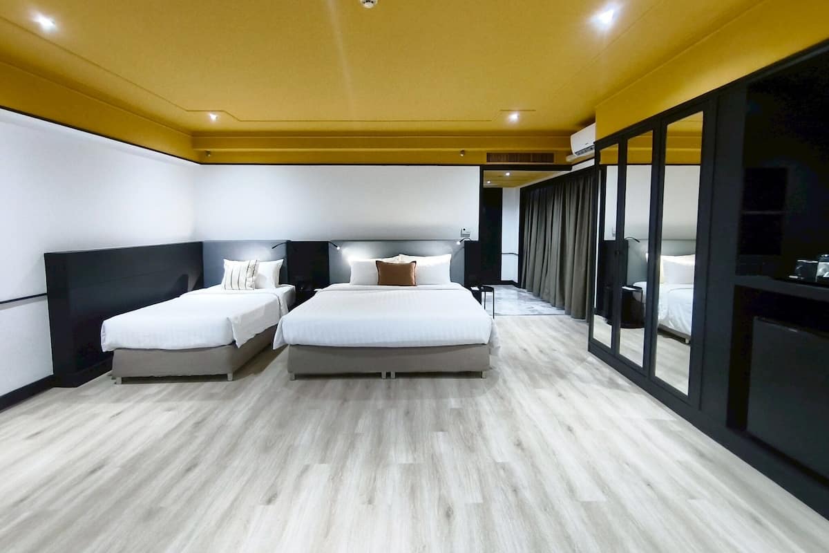 Deluxe Triple Room | Minibar, in-room safe, desk, laptop workspace