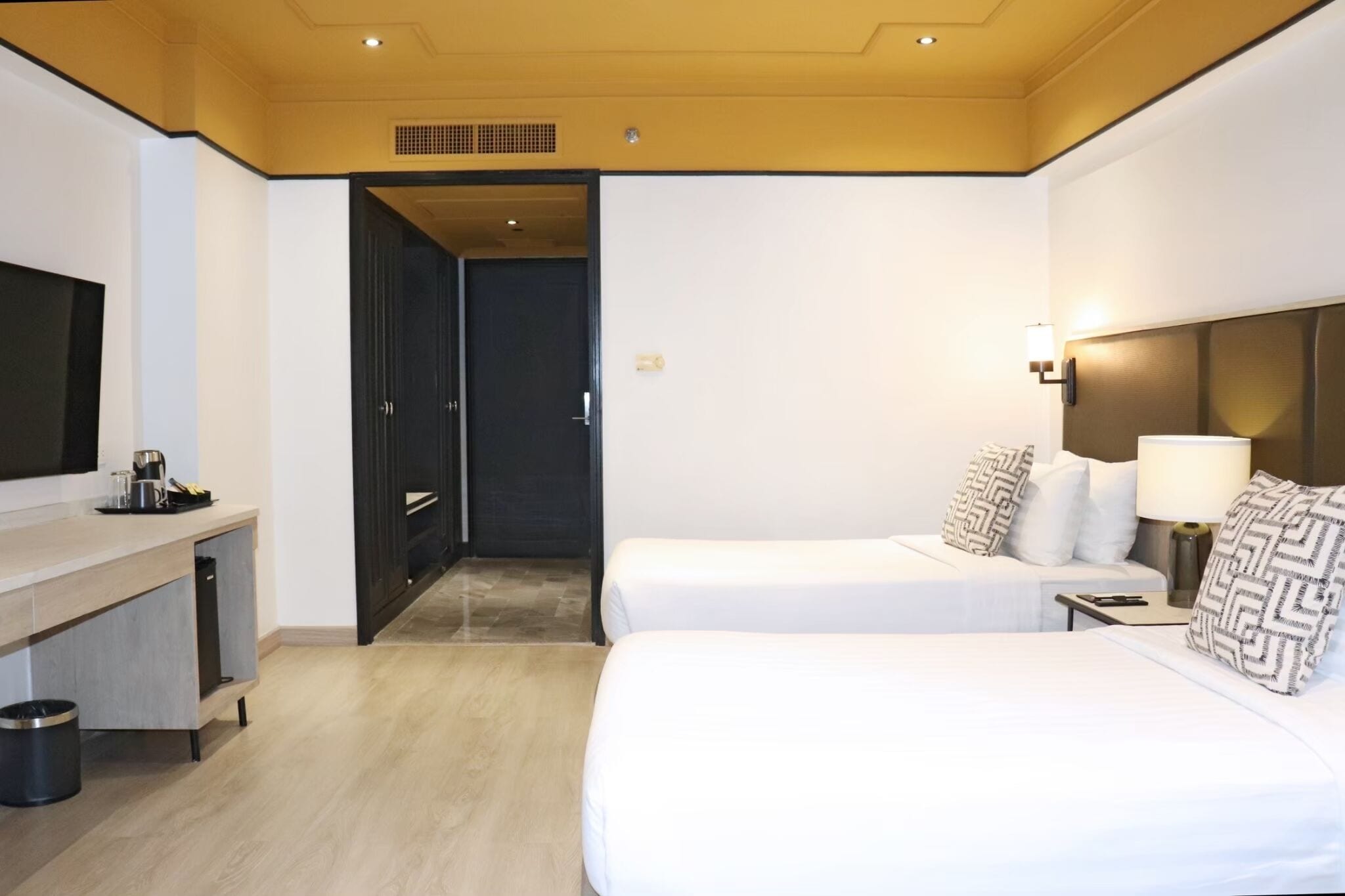 Superior Twin Room | Minibar, safe på rommet, skrivebord for bærbar PC og blendingsgardiner