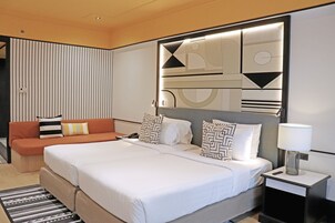 Superior Twin Room | Míníbar, öryggishólf í herbergi, vinnuaðstaða fyrir fartölvur