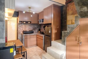 Fridge, oven, rice cooker, cookware/dishes/utensils - Jasmine Villa by TwoSpaces Jimbaran (Jimbaran)