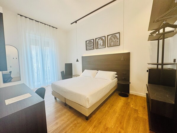 Deluxe Double Room, 1 Queen Bed, Non Smoking, Private Bathroom