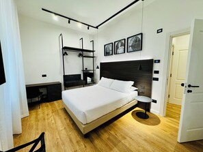 Classic Double Room, 1 Queen Bed, Non Smoking, Private Bathroom | In-room safe, desk, free WiFi - Museum Hospitality - Vatican Apartments (Rome)