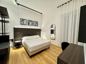 Classic Double Room, 1 Queen Bed, Non Smoking, Private Bathroom | In-room safe, desk, free WiFi - Museum Hospitality - Vatican Apartments (Rome)