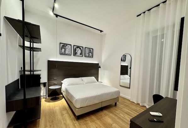 Chambre Double Classique, 1 grand lit, non-fumeur, salle de bains privée