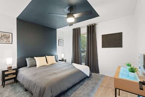 5 bedrooms, iron/ironing board, WiFi, bed sheets - SdaleTreehouse|Pool|Gameroom|Firepit (Scottsdale)