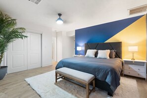 5 Schlafzimmer, Schreibtisch, Bügeleisen/Bügelbrett, WLAN