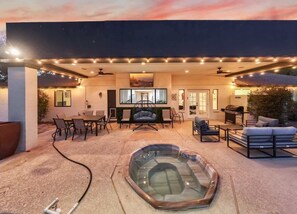 Outdoor dining - SdaleTreehouse|Pool|Gameroom|Firepit (Scottsdale)