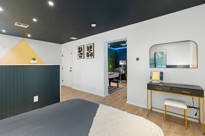 5 bedrooms, iron/ironing board, WiFi, bed sheets