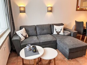 TV - Beautiful apartment for 4 guests with WIFI, TV, balcony, pets allowed and panoramic view (Clausthal-zellerfeld)