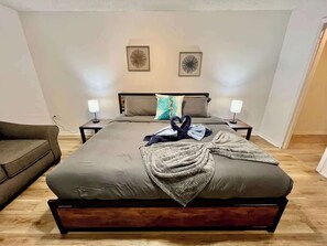 3 bedrooms, iron/ironing board, travel cot, WiFi - Spacious Heated Pool Home 5 Min To Weeki Wachee (Spring Hill)