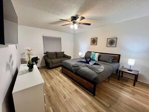 3 bedrooms, iron/ironing board, travel crib, WiFi - family Spacious Heated Pool Home 5 Min To Weeki Wachee (Spring Hill)