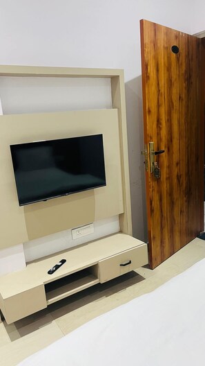 Deluxe Room - Hotel Shree Radham By GRB (Mathura)