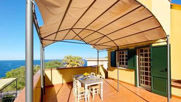 Villa básica, vistas al mar | Terraza o patio