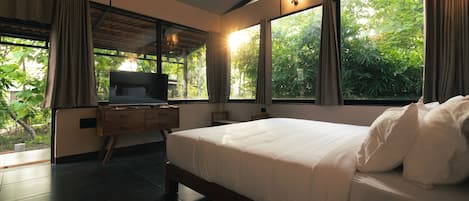 Luxury Double Room | Desk, laptop workspace, bed sheets
