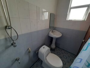 Serviettes fournies, savon, papier de toilette