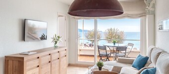 Kandinsky apartment with sea view