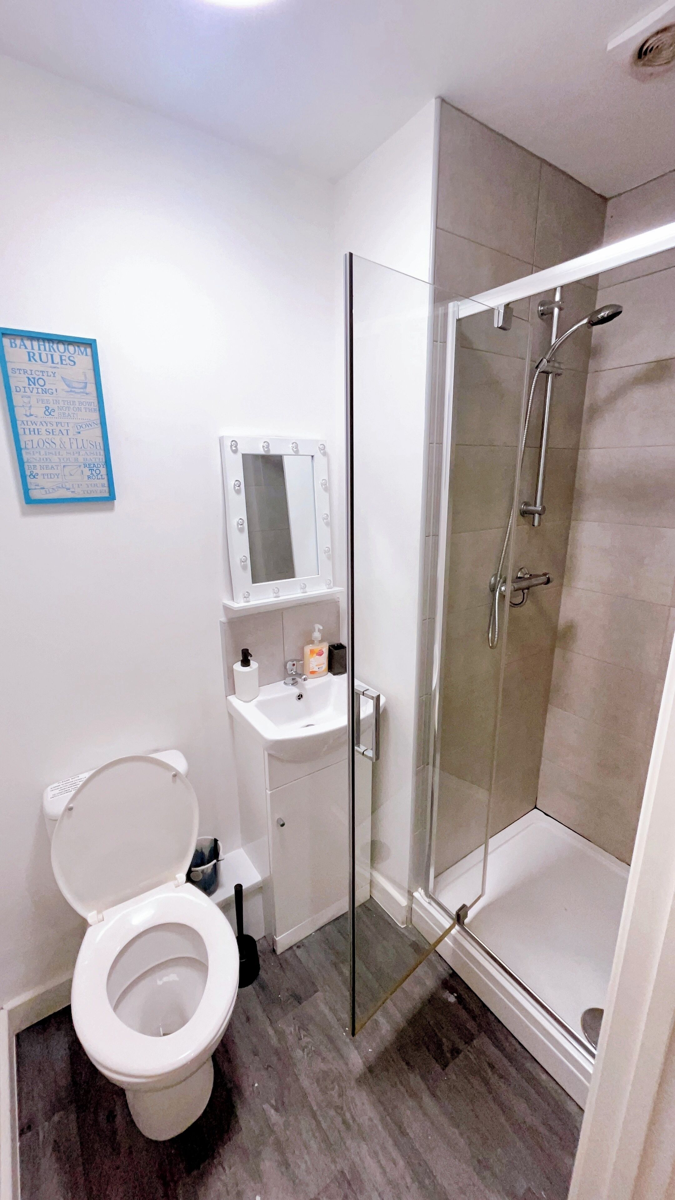 Dortoir Partagé, 1 chambre, fumeurs, balcon | Salle de bain