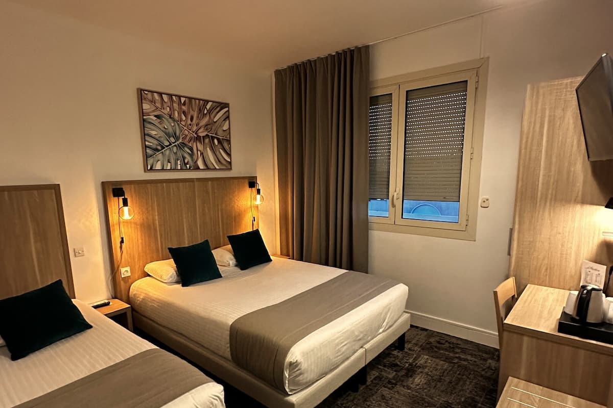 Deluxe Triple Room | In-room safe, desk, blackout drapes, iron/ironing board