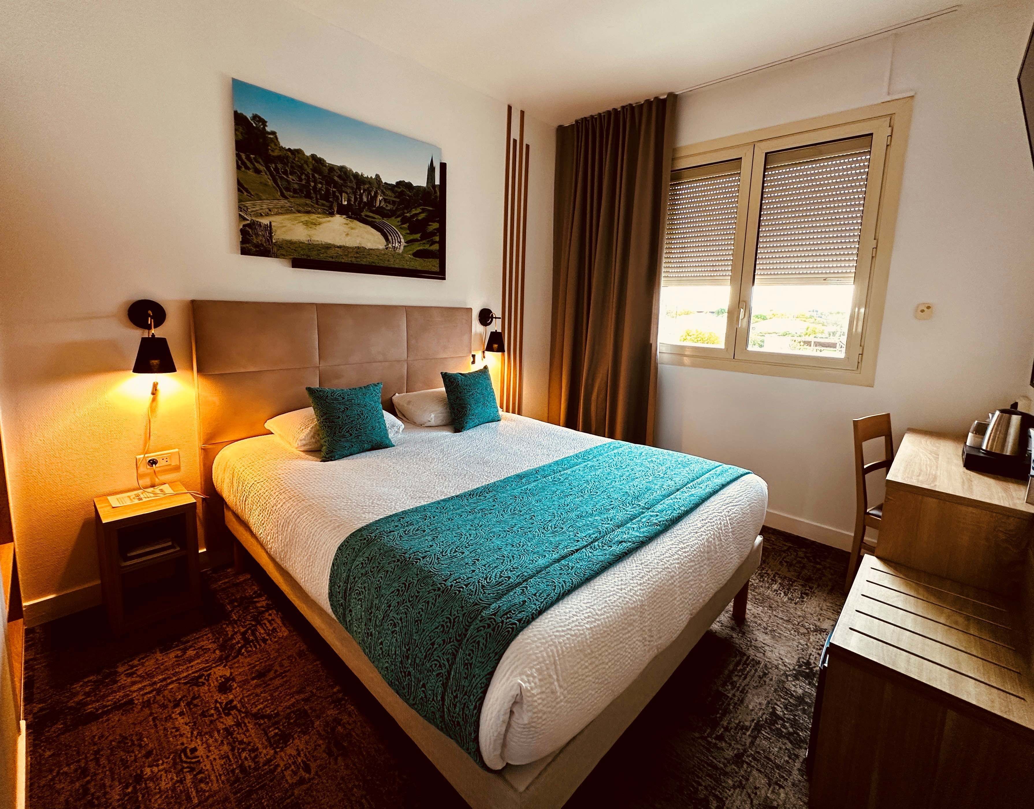 Caja de seguridad en la habitación, escritorio y cortinas blackout 